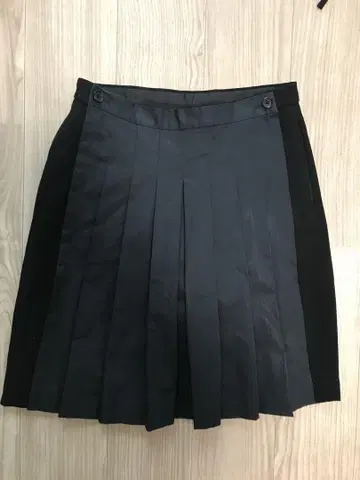 요시오 쿠보 블랙 플리츠 팬츠, 스커트 러브 포함