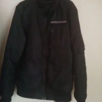 ALPHA INDUSTRIES 블랙 점퍼