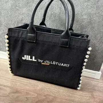 JILL by JILLSTUART 블랙 캔버스 핸드백