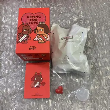 CRYBABY Crying For Love Kiss Kiss 피규어