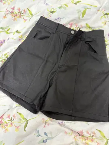 JEANASES 가죽풍 숏팬츠 M