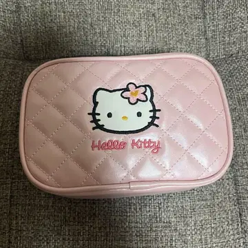 한국 한정판 헬로키티 퀼팅 파우치