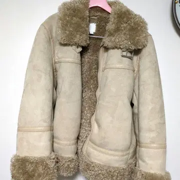 베이지 페이크 무스탕 코트