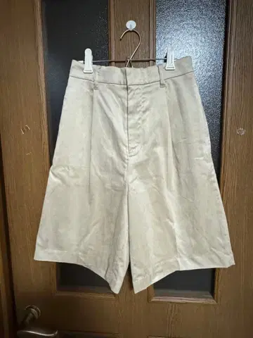 LOWRYS FARM 베이지 와이드 실루엣 숏팬츠