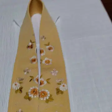 옐로우 컬러 꽃무늬 미용 카라, 자수 카라