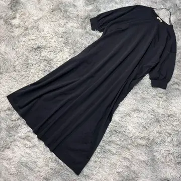잇츠 인터내셔널 롱 원피스 [F] 블랙 루즈 퍼프 슬리브