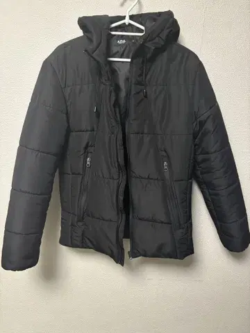 AZUL 블랙 다운 자켓 후드 부착