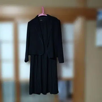 블랙 원피스 수트 (숏 자켓 포함)