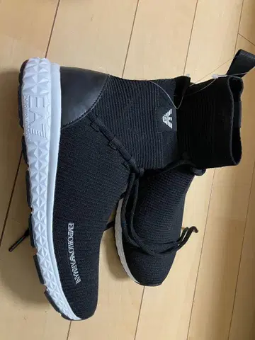 EMPORIO ARMANI 블랙 스니커즈