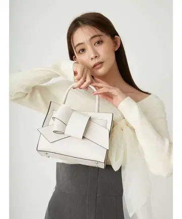 프레이 아이디 리본 미들 숄더백 핸드백 화이트