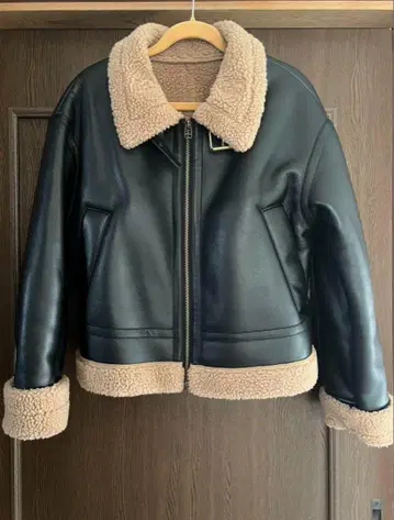 보아 카라 부착 블랙 가죽 자켓 무스탕 S
