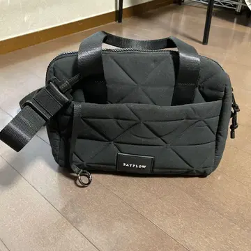 BATFLOW 블랙 숄더백
