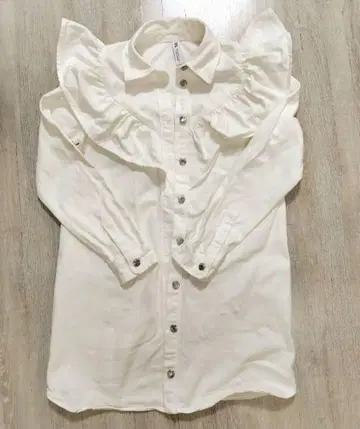 ZARA 프릴 디테일 화이트 셔츠 S 사이즈