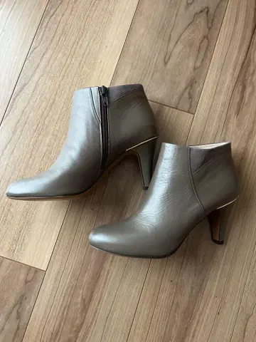 Odette e Odile 오디트 에 오딜 그레이지 숏부츠