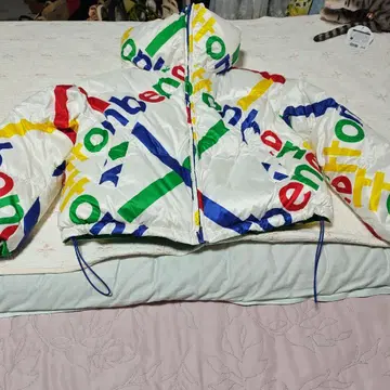 화이트 멀티 컬러 다운 자켓