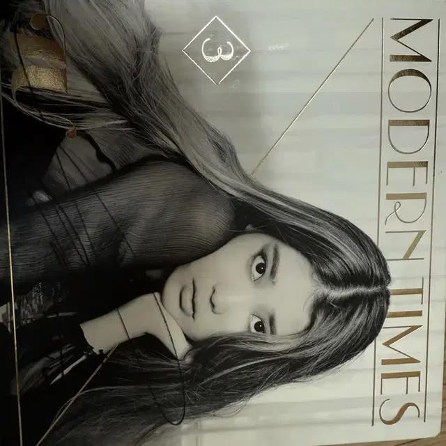 아이유 Modern Times 3집 싸인 앨범