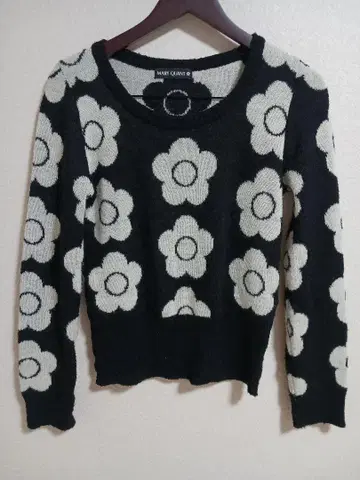 MARY QUANT 데이지 패턴 긴팔 니트 스웨터