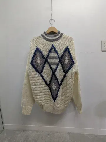 변형 아가일 무늬 로우게이지 니트 오버 사이즈 기하학 패턴