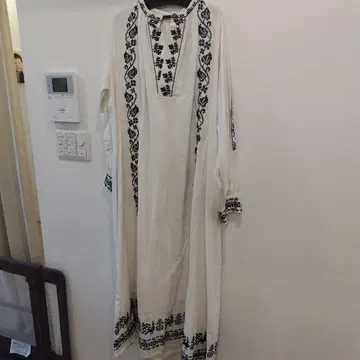 Freada 자수 화이트 롱 원피스