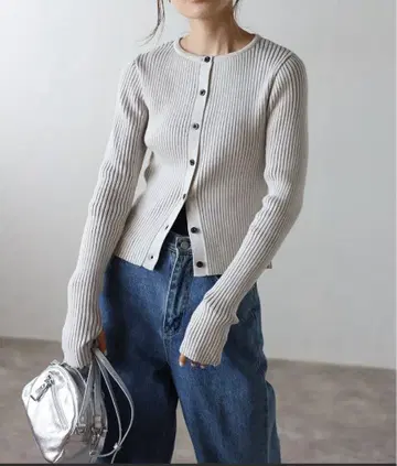 미사용 봉쥬르 사간 핑거홀 크루넥 리브 가디건
