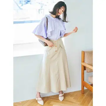 새상품 dazzlin 주얼 버튼 플레어 스커트 베이지 치노