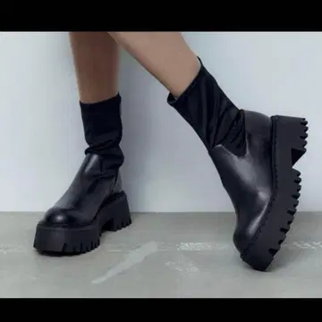 삭스 스타일 트랙 밑창 부츠 zara