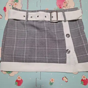 dazzlin 블랙 화이트 체크 미니 스커트