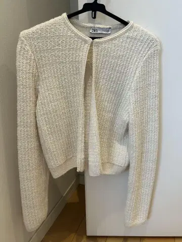 [ 새상품급 ] ZARA 화이트 노카라 자켓풍 가디건