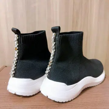 Bridget birkin 비쥬 장식 블랙 니트 스니커즈