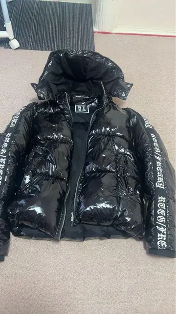 아담스 저글러 다운