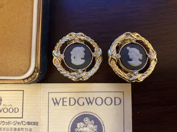 Wedgwood 카메오 귀찌 골드 톤