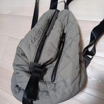 nouer 퀼팅 백팩 그레이