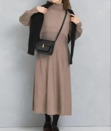 어반 리서치 로쏘 터틀넥 디자인 슬리브 원피스 베이지
