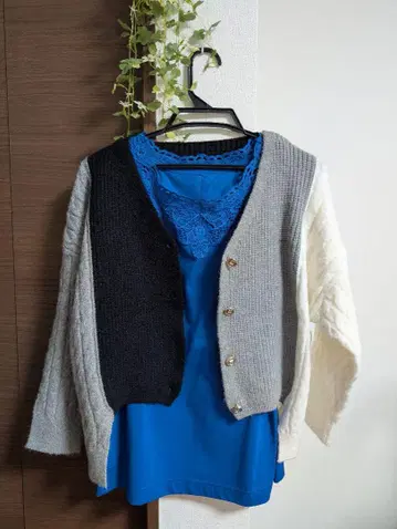 배색 니트 가디건 그레이