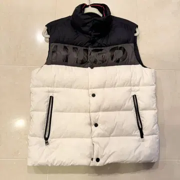 HUGO BOSS 컬러 블록 퍼 베스트 볼드 로고