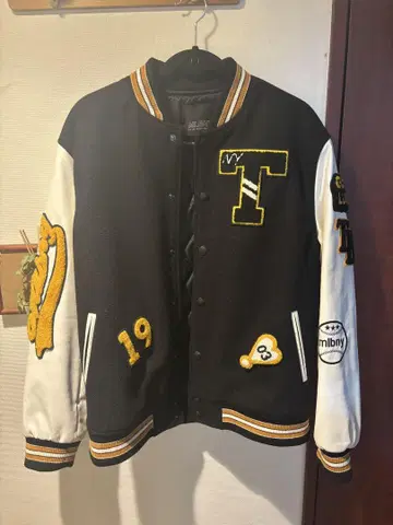 바시티 자켓 블랙/화이트 MLBNY 자수