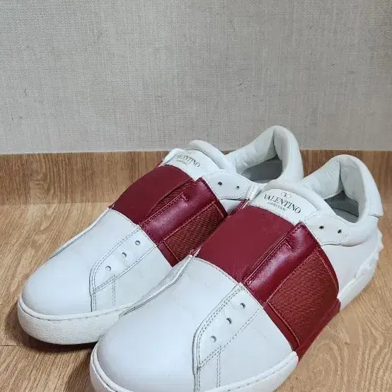 (40/255) Valentino Shoes Burgundy Banding Valentino Sneakers