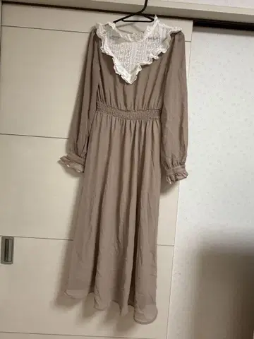 titty&Co. 데콜테 시어 미디 원피스
