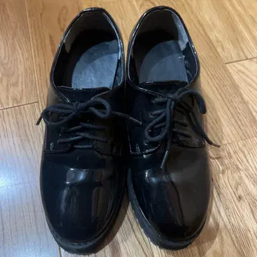 블랙 광택 로퍼 가죽 신발