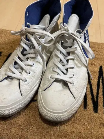 컨버스 화이트 스니커즈 로고