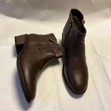 스터드 장식 브라운 부츠 해외 사이즈 38cm 미사용