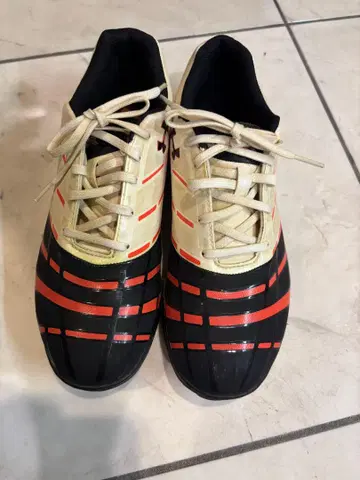 언더 아머 축구화 26cm