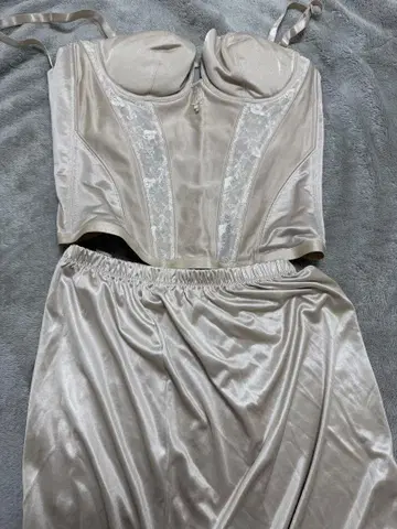 카츠라 유미 베이지 코르셋 브라이덜 이너