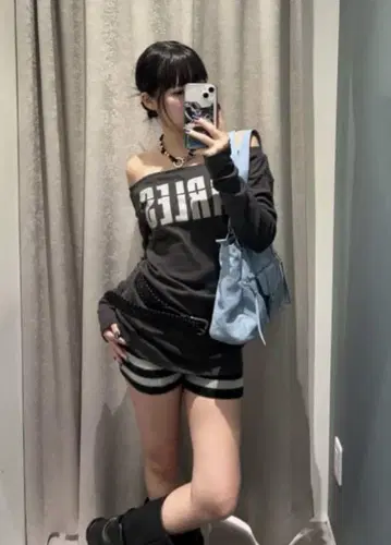 러그아젬 오프숄더 상의