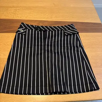 LACOSTE 블랙 스트라이프 타이트 스커트 JF818S