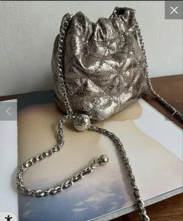 [ 새상품급 ] doudou 개더 메탈릭 퀼트 백