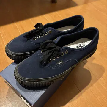 VANS 네이비 스니커즈