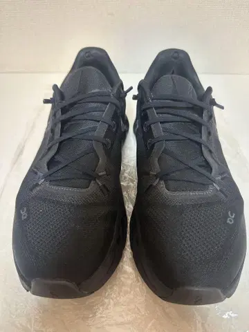 On cloudtilt 블랙 러닝화