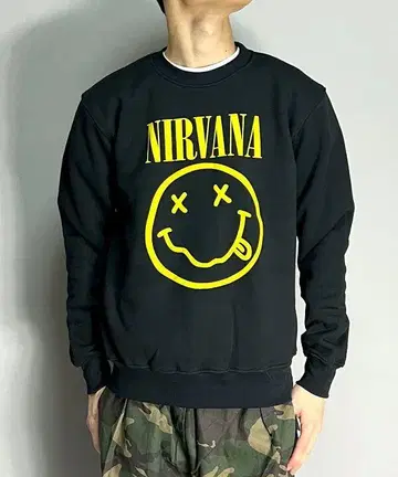 NIRVANA 스마일리 페이스 긴팔 맨투맨