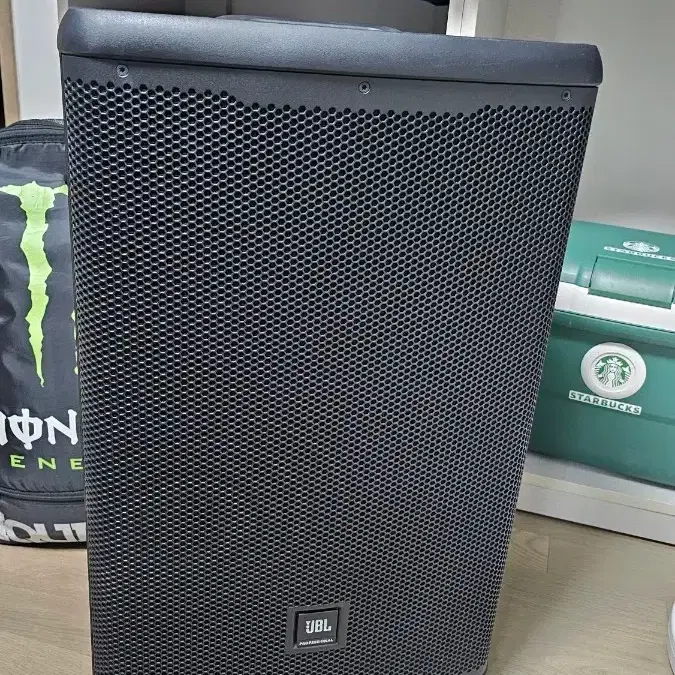 JBL EON715
